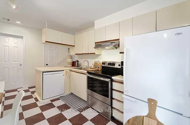 Additional image 7 of 164 Quebec Ave