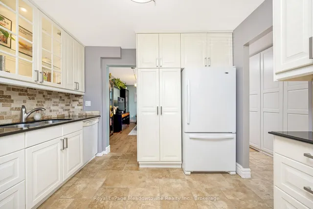 Additional image 8 of 633 Woodward Ave