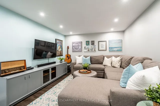 Additional image 32 of 5195 Cedarbook Cres