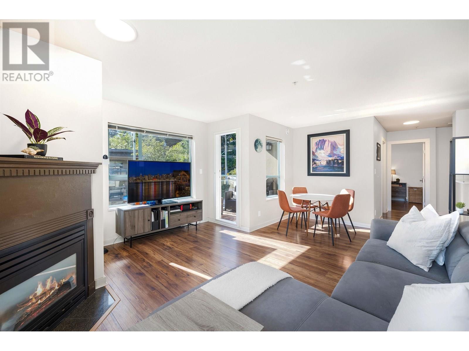 302 1085 W 17TH STREET|North Vancouver, British Columbia V7P3R3