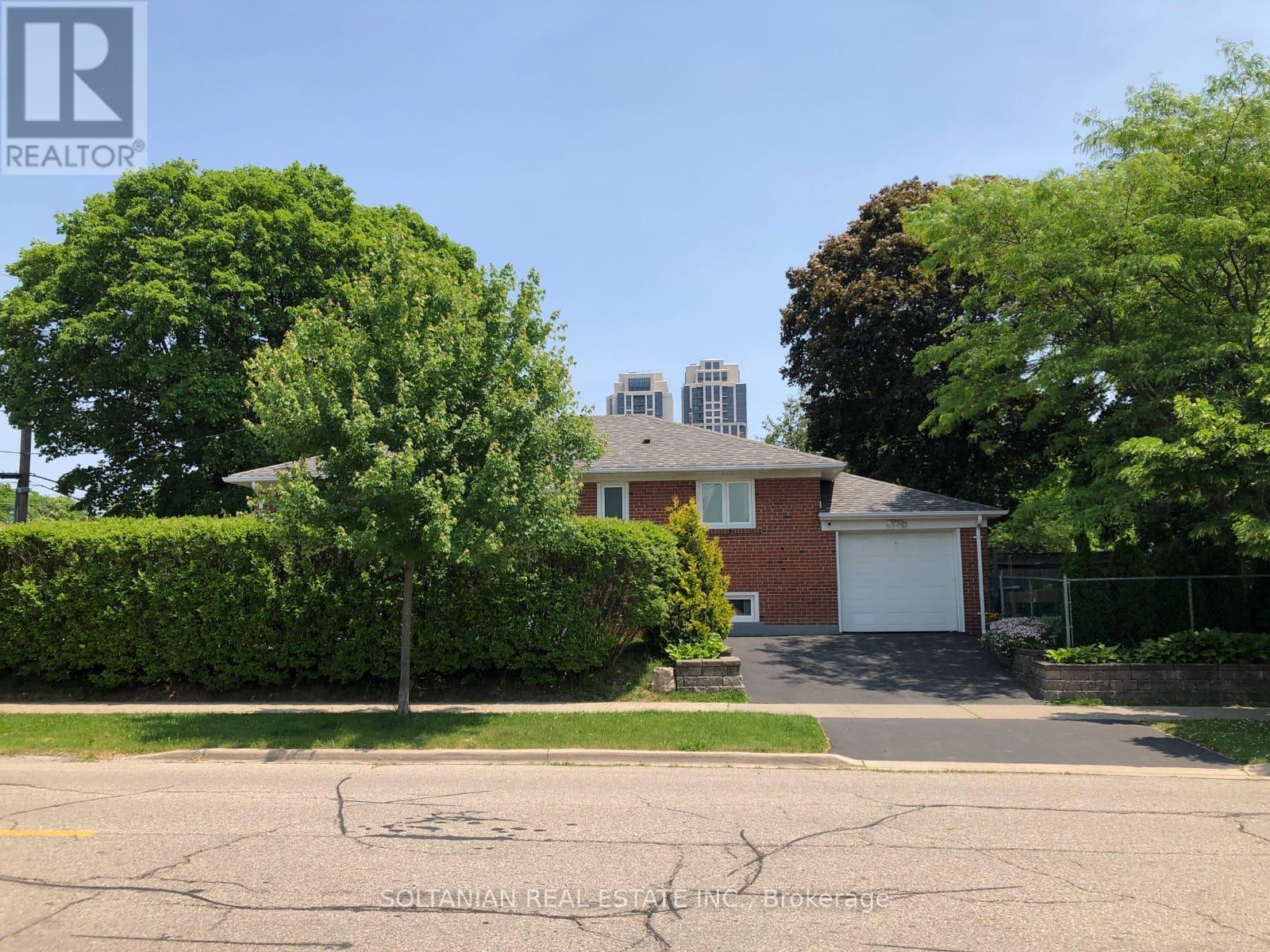 29 SEALCOVE DRIVE|Toronto (Etobicoke West Mall), Ontario M9C2C7