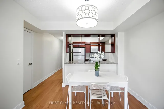 Additional image 9 of 135 Village Green Sq Unit 822