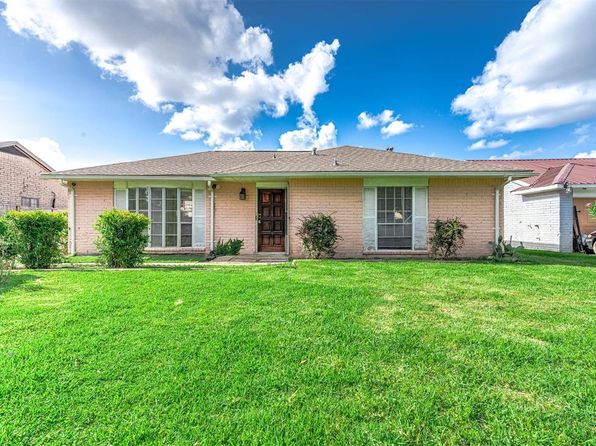 11002 Corona Ln, Houston, TX 77072