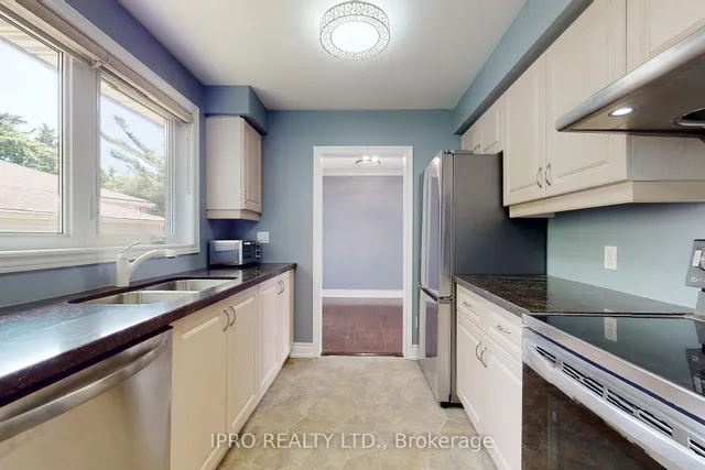 Additional image 9 of 22 Royal Doulton Dr