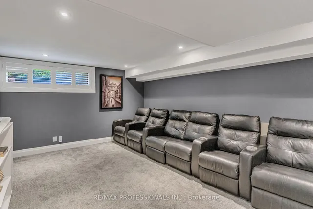 Additional image 33 of 53 Decarie Circ