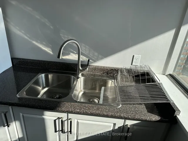 Additional image 10 of 914 Yonge St Unit 1212