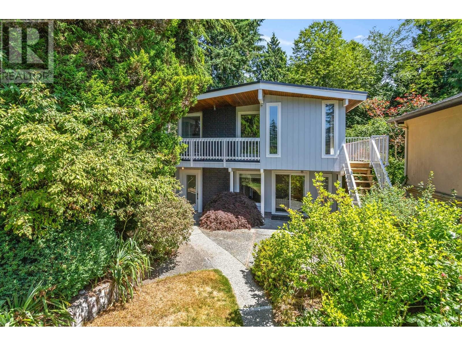 3434 ST. GEORGES AVENUE|North Vancouver, British Columbia V7N1V8