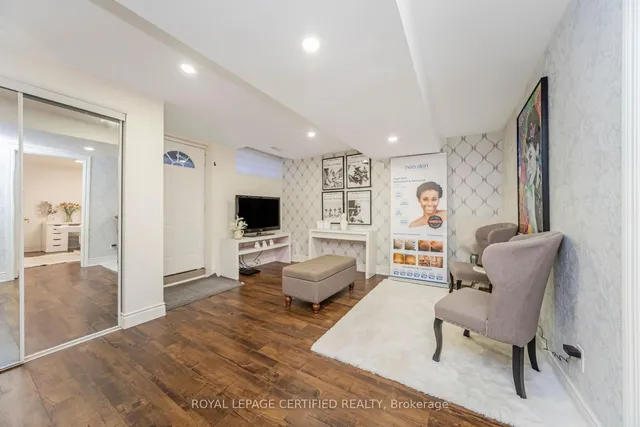 Additional image 38 of 53 Vintage Gate