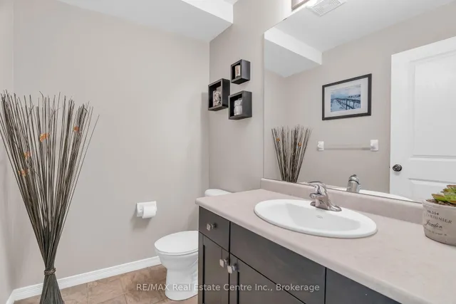Additional image 11 of 939 Zeller Cres