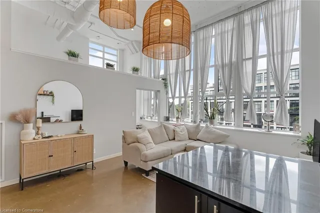 Additional image 12 of 410 King St Unit 413