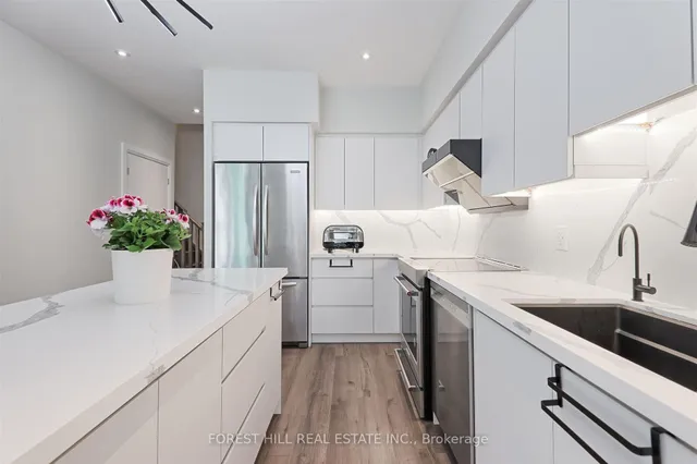 Additional image 28 of 35 Brian Peck Cres Unit TH 120