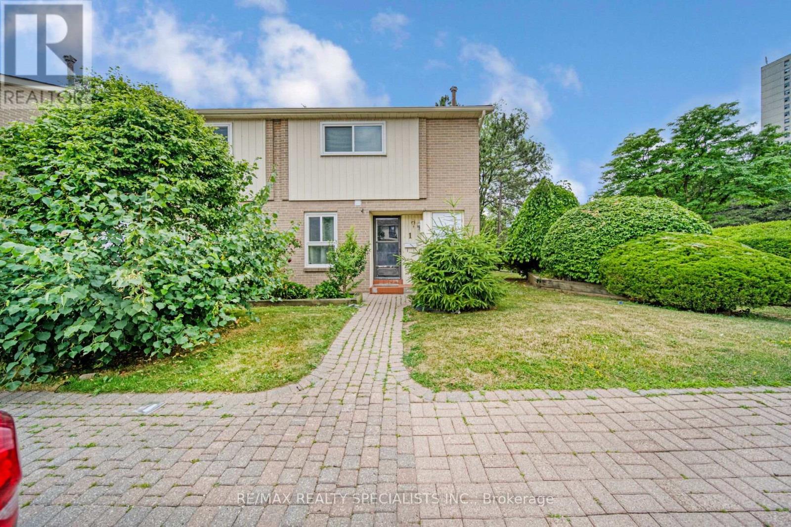 Property image for 1 CRAIGLEIGH CRESCENT|Brampton (Avondale), Ontario L6T2E3