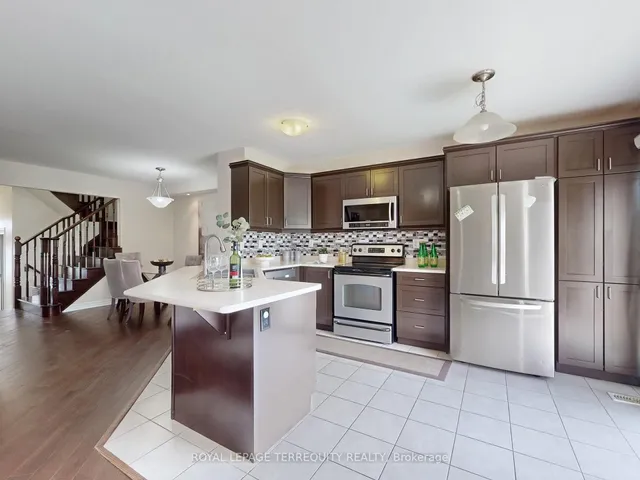 Additional image 9 of 879 Brassard Circ