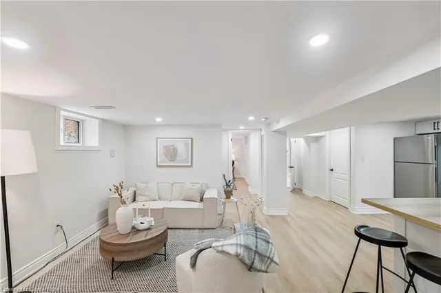 Additional image 19 of 220 Holmesdale Ave