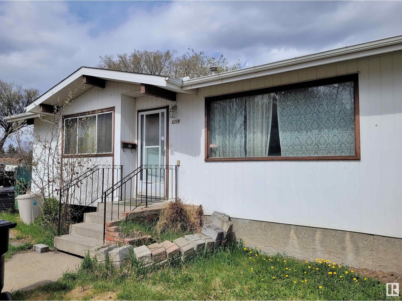 8318 122 AV NW|Edmonton, Alberta T5B4M7