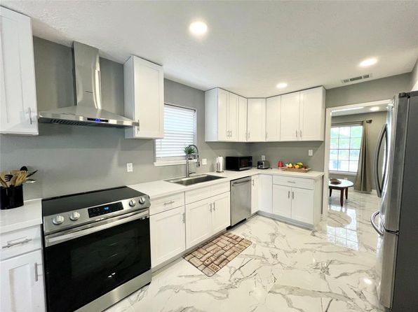 12230 Fairpoint Dr, Houston, TX 77099