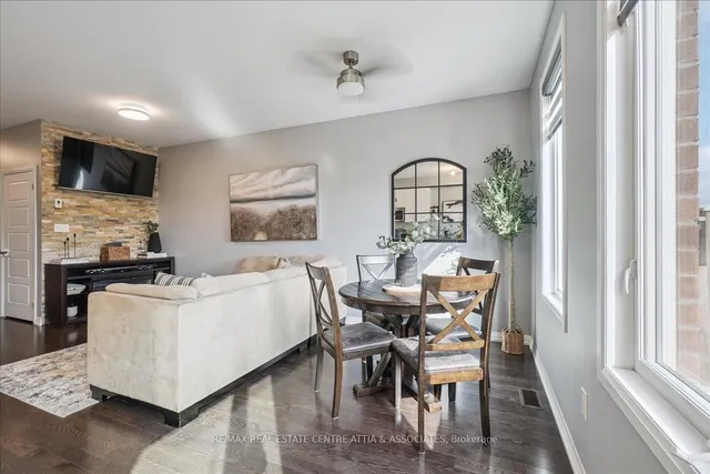 房产图片 20 - 755 Banks Cres