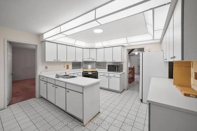 Additional image 10 of 7 Vogue Cres