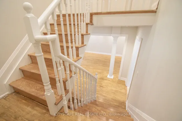 Additional image 29 of 43 Vintage Gate