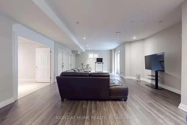 Additional image 42 of 133 Norton Ave