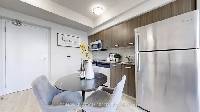 Additional image 16 of 832 Bay St Unit 4109