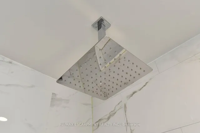 Additional image 18 of 8 Valiant Circ