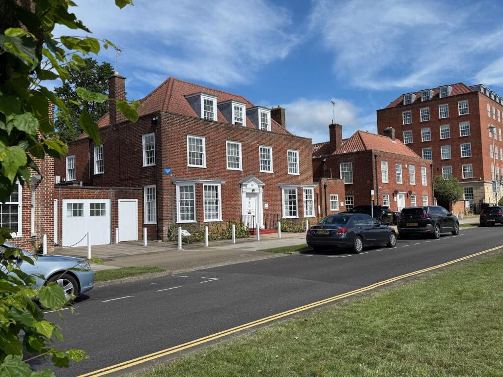 10 Parkway, Welwyn Garden City, AL8 6HG