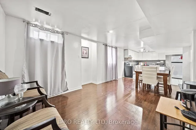 Additional image 39 of 14 Saddleback Sq