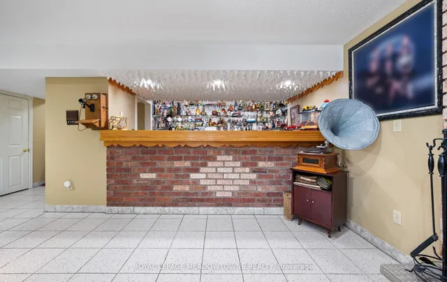 Additional image 39 of 36 Shadywood Rd