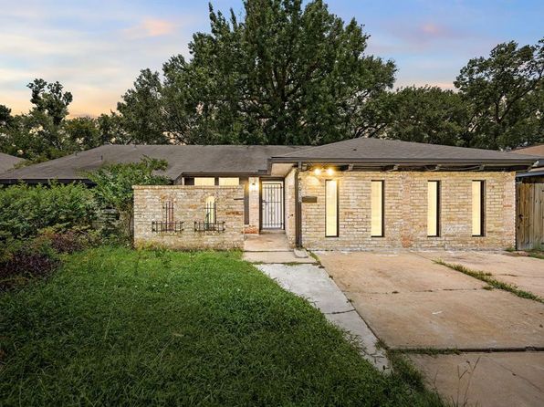 5618 Briarwick Ln, Houston, TX 77016
