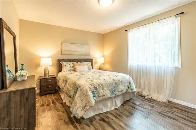 Additional image 23 of 584 Commonwealth Cres