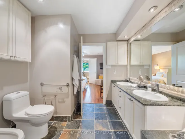 Additional image 40 of 2012 Queen St Unit 306