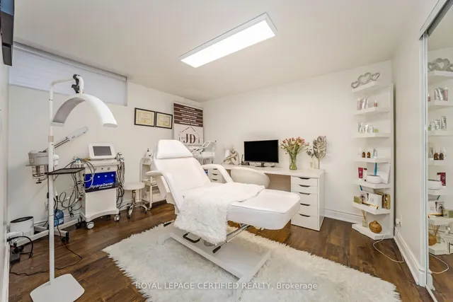 Additional image 40 of 53 Vintage Gate