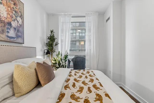 Additional image 26 of 39 Roehampton Ave Unit 408