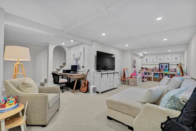 Additional image 28 of 1576 Kerns Rd Unit 6