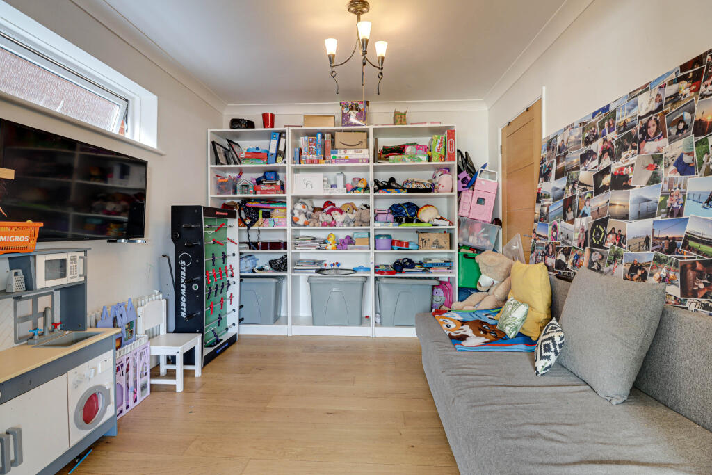 Additional image 12 of Aldwickbury Crescent, Harpenden, Harpenden, AL5