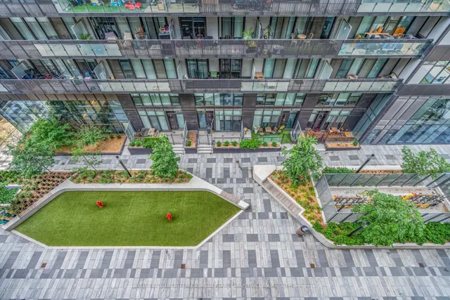 Additional image 40 of 39 Roehampton Ave Unit 408