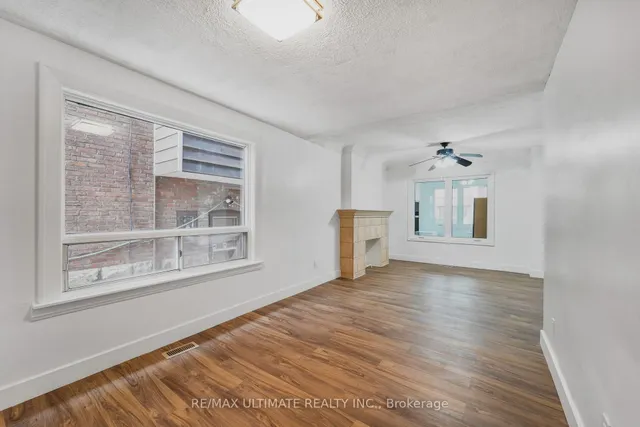 Additional image 5 of 2010 Dufferin St