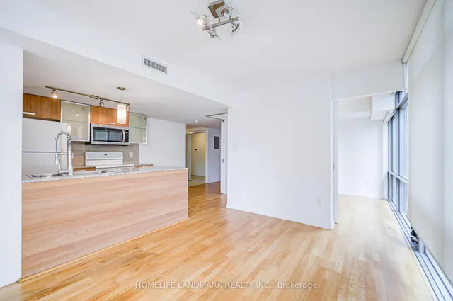 Additional image 15 of 38 Grenville St Unit 807