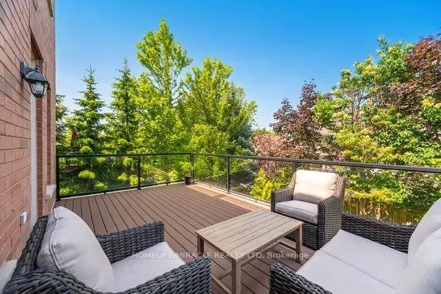 Additional image 15 of 2373 Rideau Dr