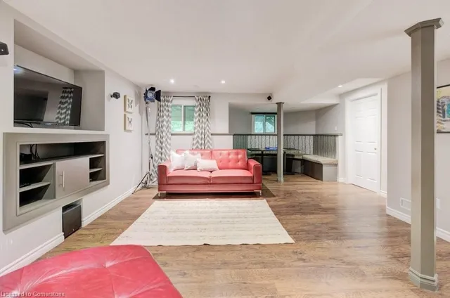 房产图片 26 - 33 Manitoulin Cres