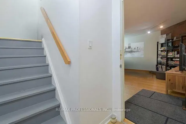 Additional image 23 of 164 Quebec Ave