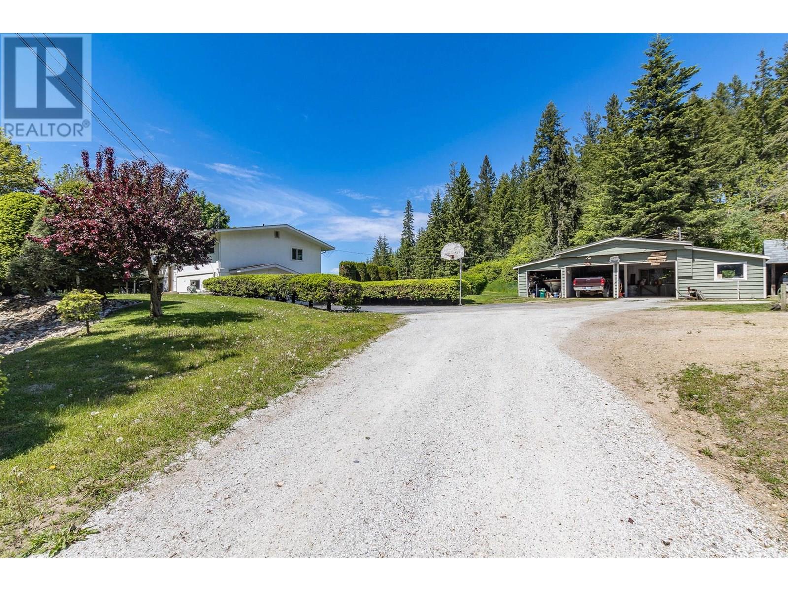 3851 10 Avenue SE|Salmon Arm, British Columbia V1E1W7
