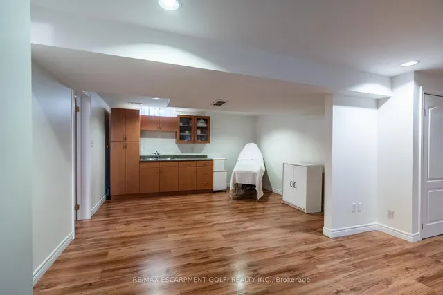 Additional image 31 of 200 SIRENTE Dr