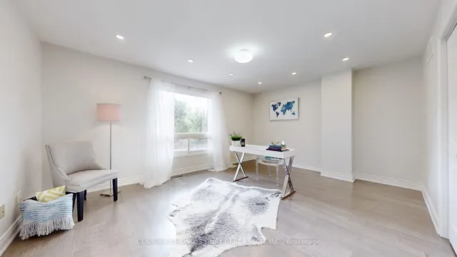 Additional image 34 of 54 Garnier Crt