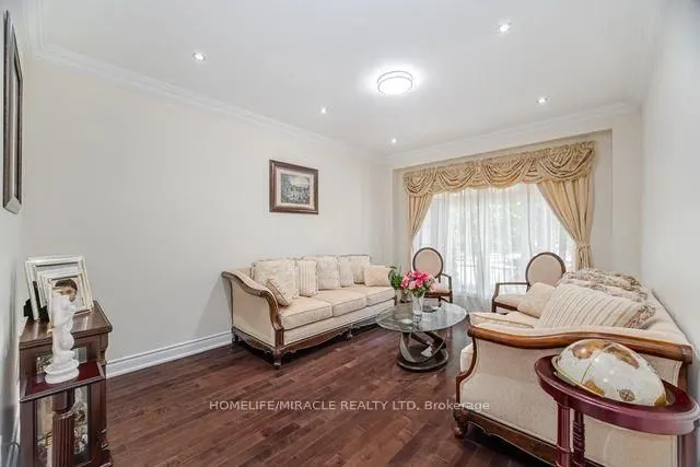 Additional image 8 of 2373 Rideau Dr