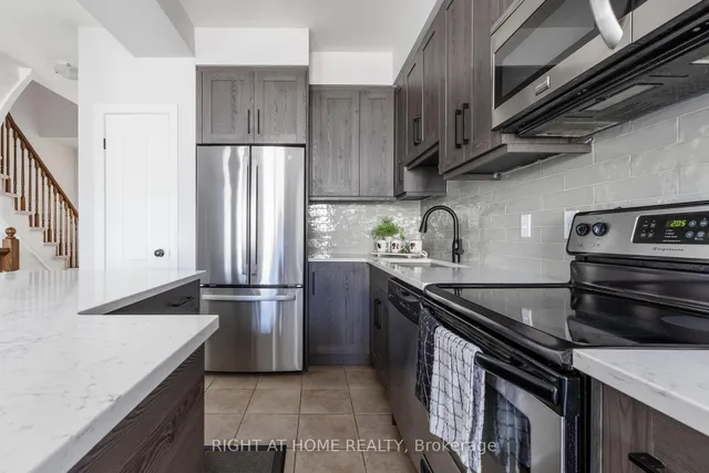 Additional image 21 of 56 Marina Point Cres