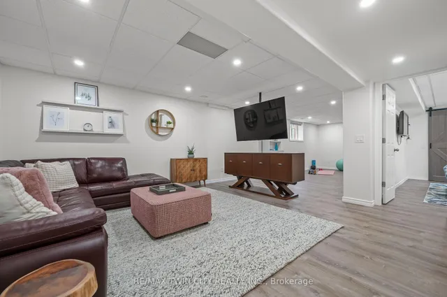 Additional image 31 of 68 Steepleridge St