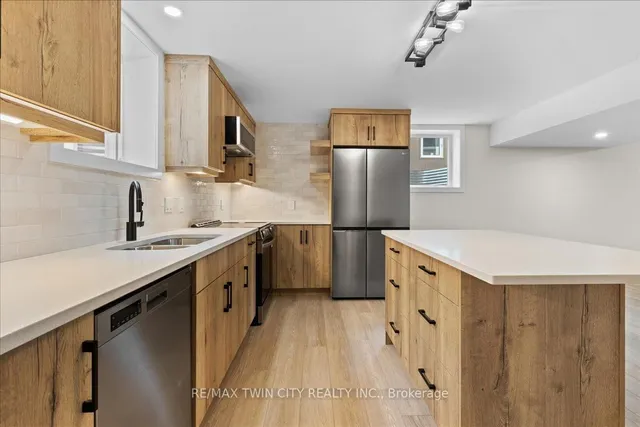 Additional image 15 of 2 Pipers Green Crt