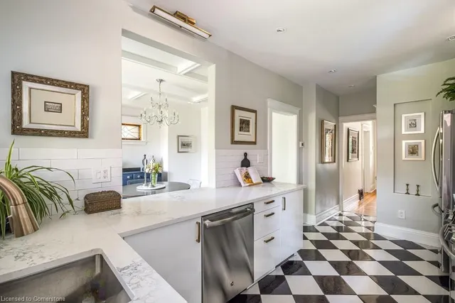 Additional image 16 of 39 Maplewood Ave